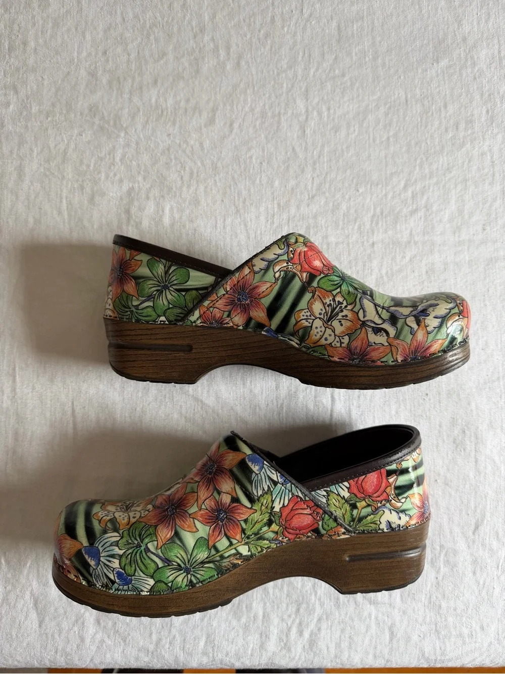 Dansko Spring Time Floral Patent Multi Colour Clogs Size 40 (US 9) - Picture 11 of 11